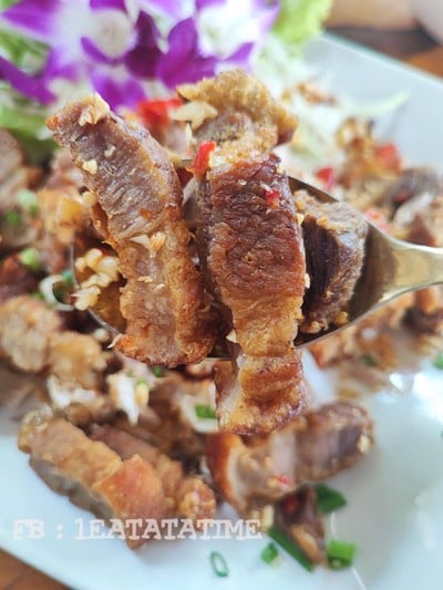 หมูกรอบพริกกระเทียม