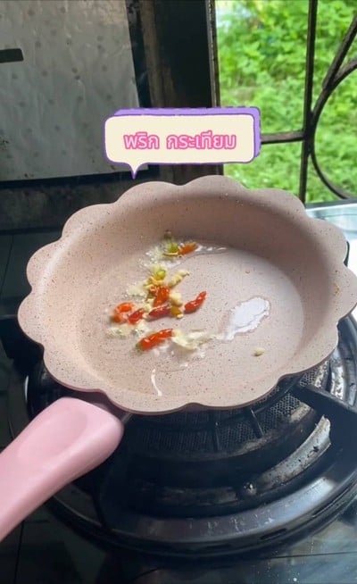 วิธีทำ ผัดอกไก่กวางตุ้งฮ่องเต้