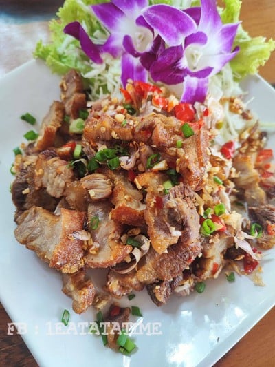 หมูกรอบพริกกระเทียม