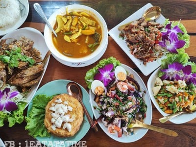 อาหาร หรือ เครื่องดื่ม