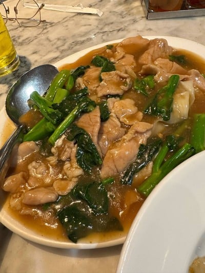 ราดหน้าคะน้าฮ่องกง (เล็ก)