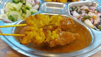 หมูสะเต๊ะ ซีอิ๊วดำ มิ้งโภชนา Stadium One