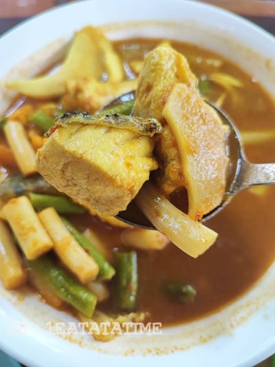 แกงเหลืองปลากะพงผักรวม