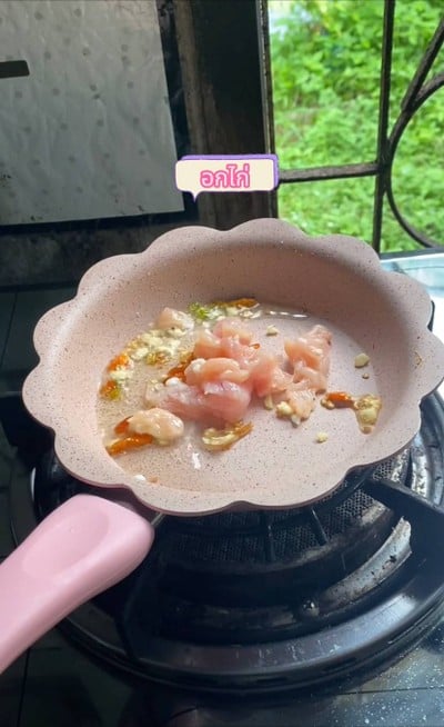 วิธีทำ ผัดอกไก่กวางตุ้งฮ่องเต้