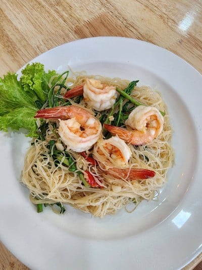 หมี่ผัดกระเฉดกุ้ง