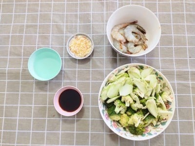 วิธีทำ ผัดบล็อคโคลี่กุ้ง วิธีทำ ผัดบล็อคโคลี่กุ้ง