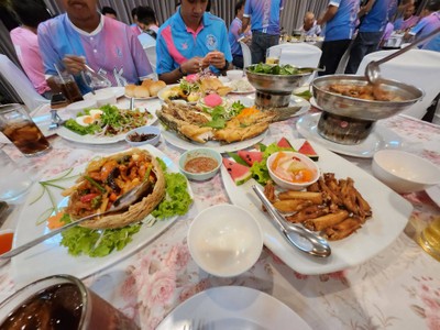 อาหาร หรือ เครื่องดื่ม