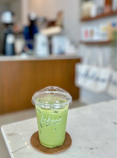 🍵 Iced Matcha Latte. (Price 80 Baht.)