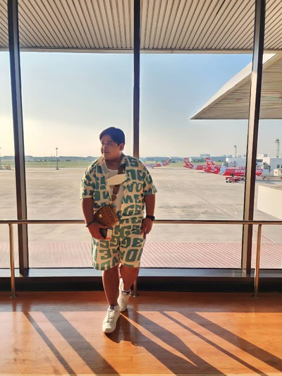 บินโดยสายการบินแอร์เอเชีย  ก็มาขึ้นที่ดอนเมือง ใกล้ๆบ้านเรา