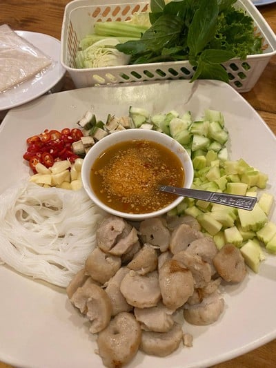 แหนมเนือง