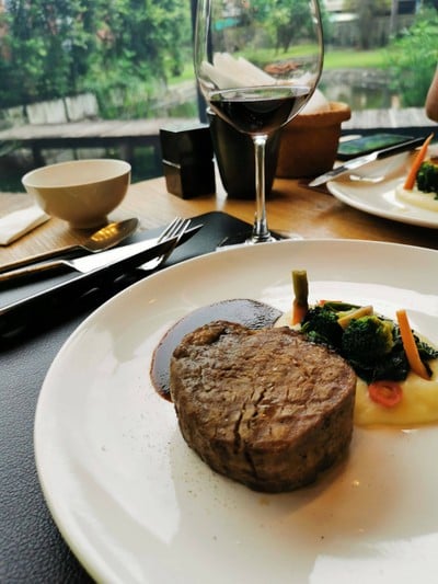 ANGUS BEEF TENDERLOIN AU POIVRE