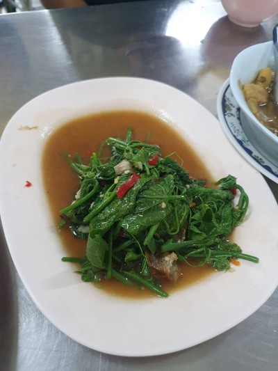 แขนงหมูกรอบ
