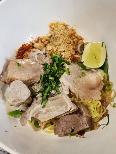 ก๋วยเตี๋ยวไทยตาปุ้ย