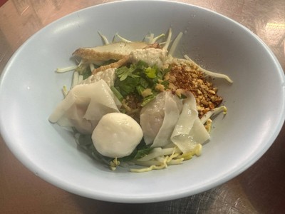 บะหมี่แห้งเกี้ยวปลา
