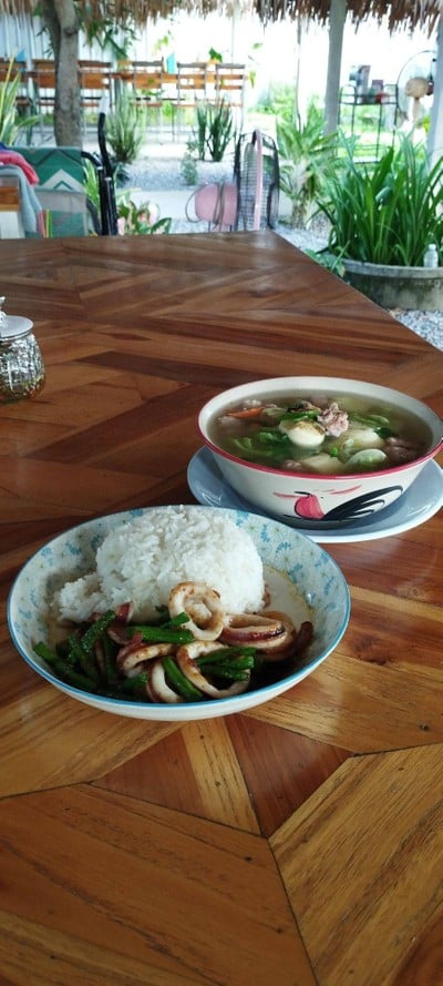 อาหาร หรือ เครื่องดื่ม