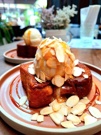 Burnt Butter Toast With Earl Grey White Chocolate Ice Cream