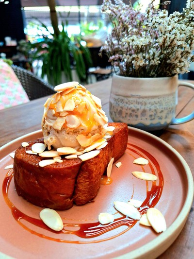 Burnt Butter Toast With Earl Grey White Chocolate Ice Cream