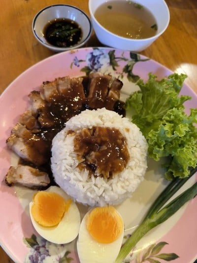 ข้าวหมูกรอบ (พิเศษ)