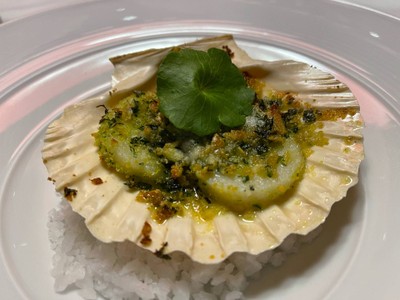 Scallop baked with garlic