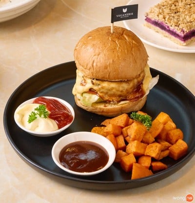 Veganerie พร้อมพงษ์ (หลังสวนเบญจสิริ)