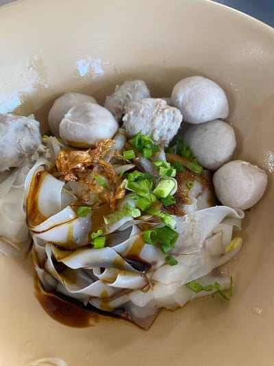 ลูกชิ้นอนามัย ซอยศูนย์วิจัย (ข้าง รพ.กรุงเทพ)