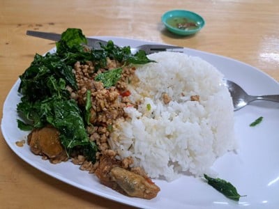 ให้เยอะมาก ข้าว เยอะมาก