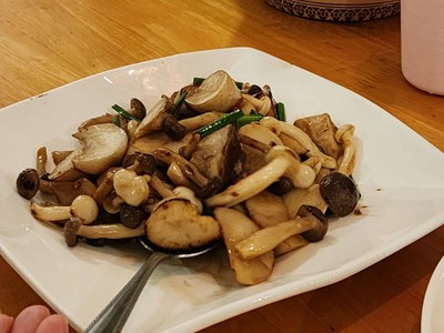 ผัดเห็ดสามสหาย