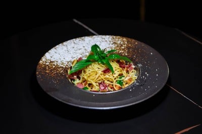 สปาเก็ตตี้ เเฮมเบค่อนไส้กรอกพริกแห้ง