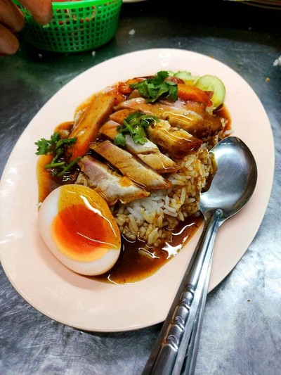 ข้าวหมูแดงรวมทุกอย่าง พิเศษ