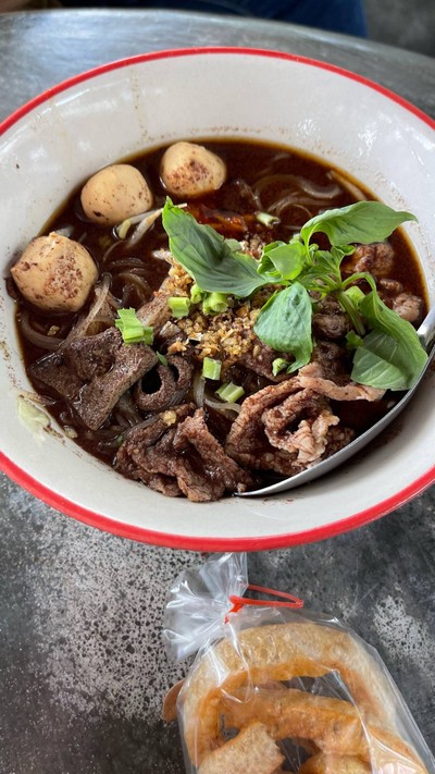 เส้นเล็กหมู