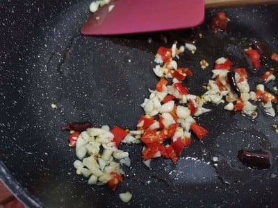 วิธีทำ ขาหมูตุ๋นคั่วพริกเกลือ วิธีทำ ขาหมูตุ๋นคั่วพริกเกลือ