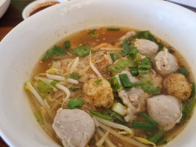 เส้นเล็กต้มยำ