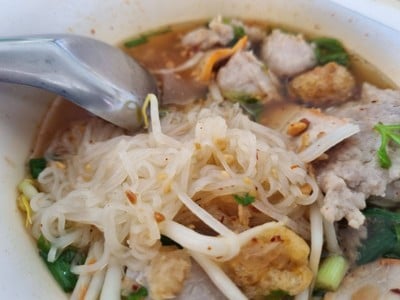 เส้นเล็กต้มยำ