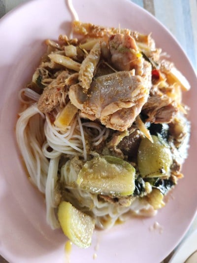 แกงเขียวหวานเนื้อแกงหน่อไม้ไก่