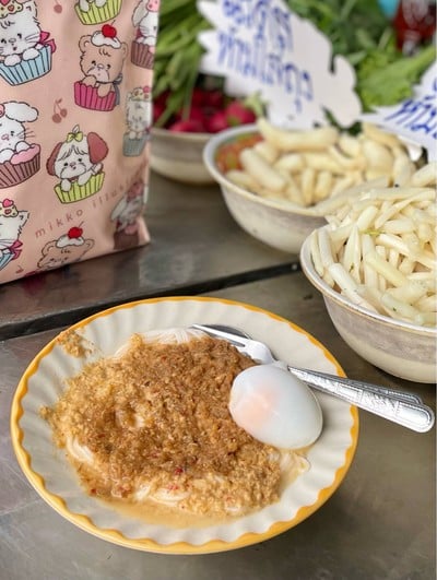 🍝 ขนมจีนน้ำยากะทิใต้ไข่ต้ม. (ราคา 40 บาท)