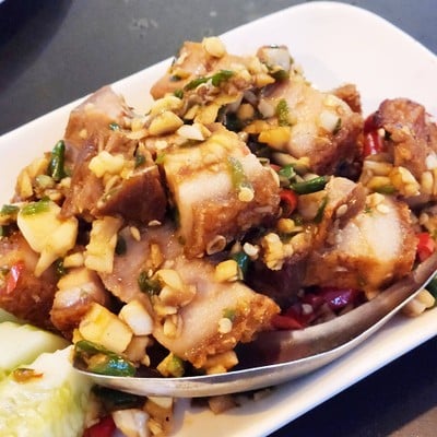 หมูกรอบผัดพริกเกลือ