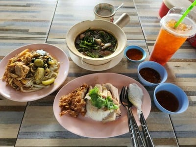 อาหาร หรือ เครื่องดื่ม