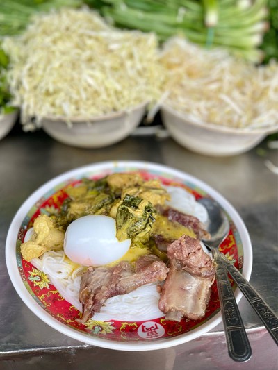 🍝 ขนมจีนแกงเขียวหวานไก่ + ซี่โครงหมูอบ + ไข่ต้ม. (ราคา 60 บาท)