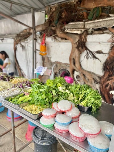 🍝 ผักสด + ขนมจีน.