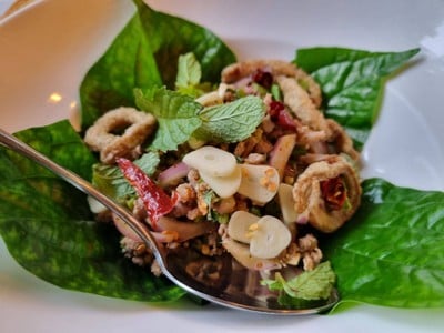 ลาบเป็ดหนังกรอบ