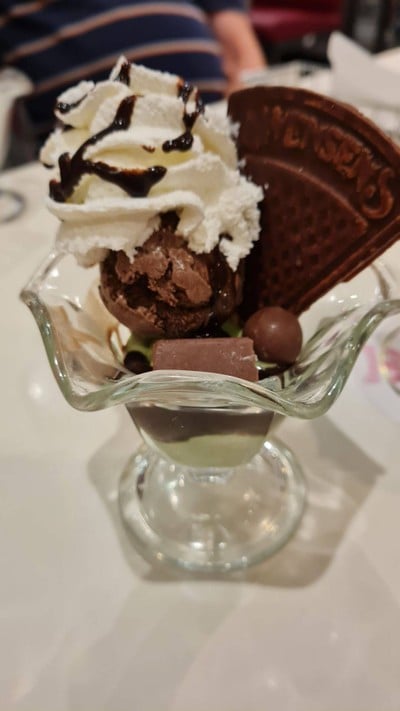 อาหาร หรือ เครื่องดื่ม