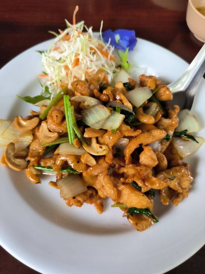 ไก่ผัดเม็ดมะม่วงหิมพานต์