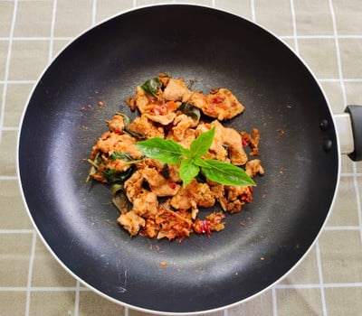 หมูผัดพริกแกง