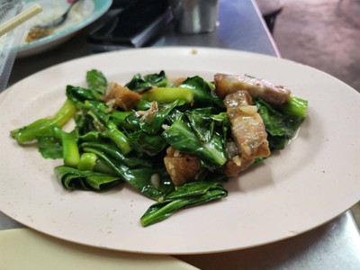 ผัดคะน้าหมูกรอบน้ำมันหอย