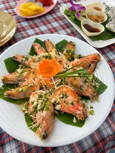 กุ้งอบเนยกระเทียม