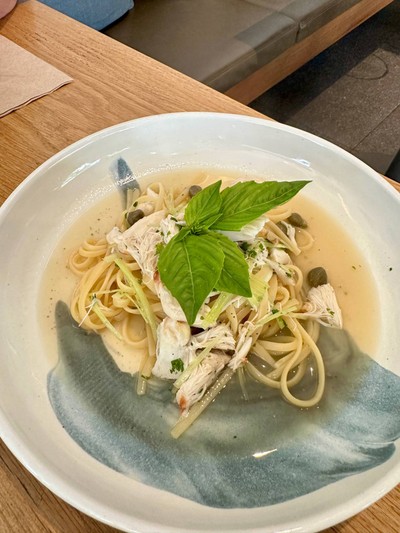 Linguine crab meat with leek & capers