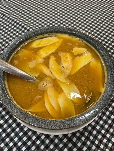 แกงเหลืองปลากะพงยอดมะพร้าว