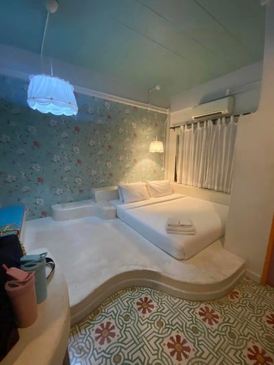 โรงแรมเดอ ซี อัลมอนด์