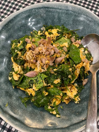 ใบเหลียงผัดไข่