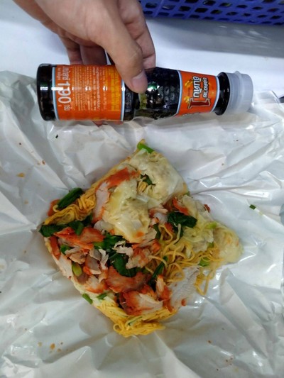 บะหมี่เกี้ยวหมูแดงจัมโบ้